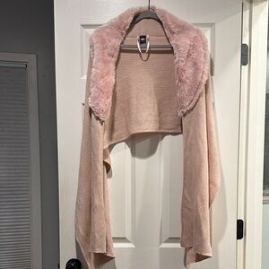 NWOT Mixit soft blush sweater shrug with faux fur collar One size.